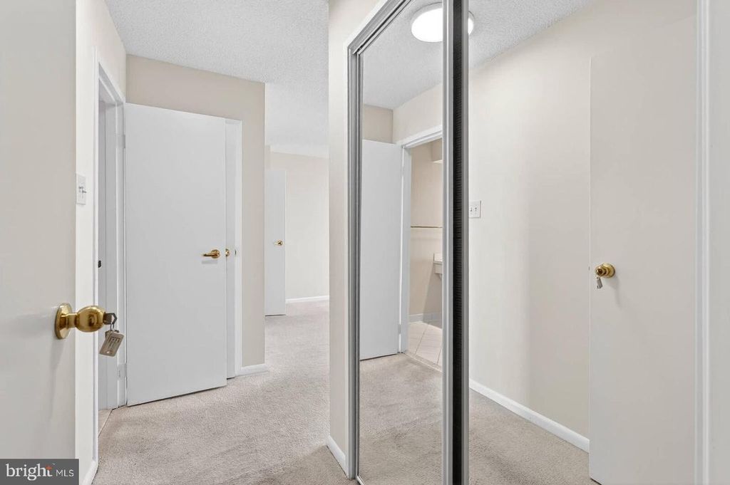 Image 18 of property listing at 7420 WESTLAKE TER #1210, Bethesda, MD 20817