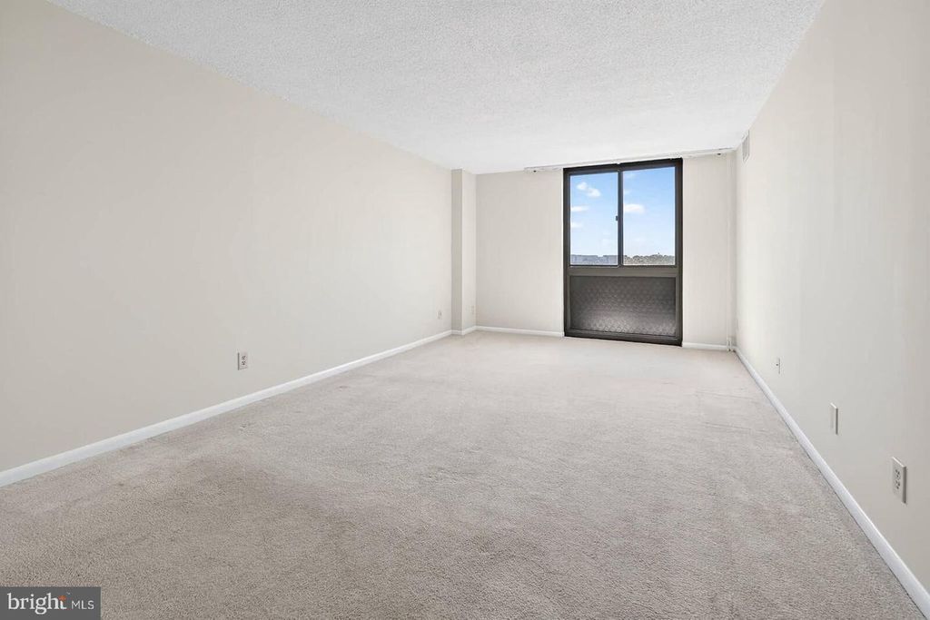 Image 19 of property listing at 7420 WESTLAKE TER #1210, Bethesda, MD 20817
