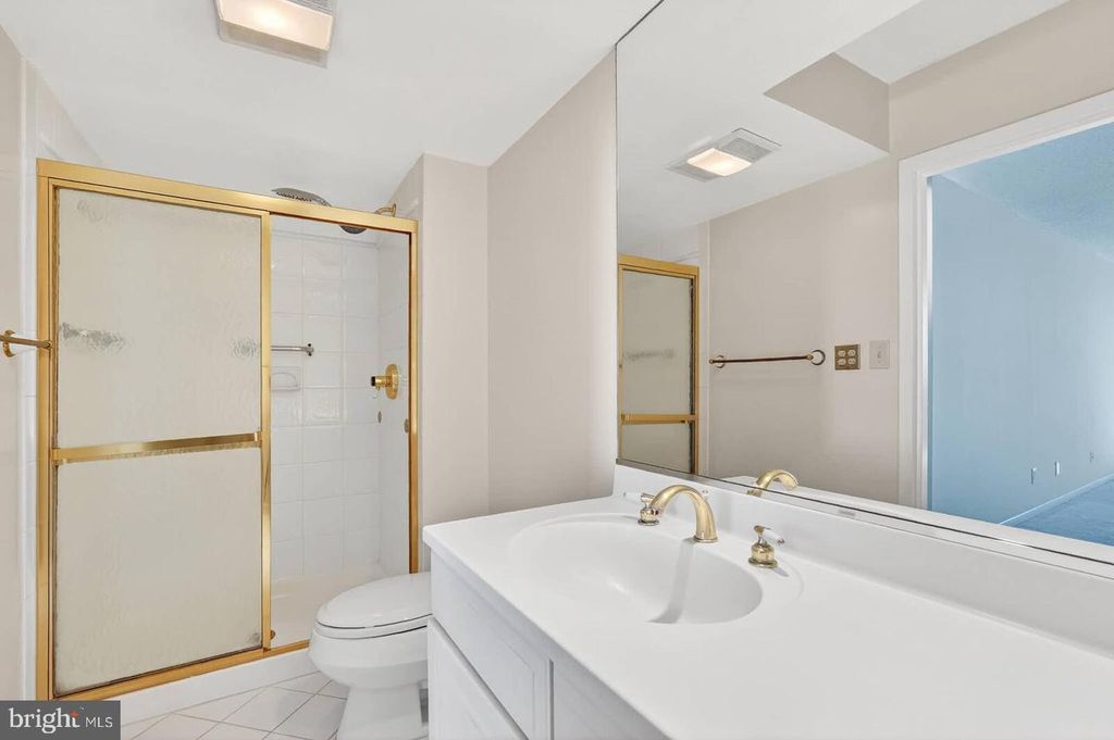 Image 23 of property listing at 7420 WESTLAKE TER #1210, Bethesda, MD 20817