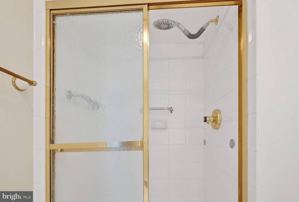 Image 24 of property listing at 7420 WESTLAKE TER #1210, Bethesda, MD 20817