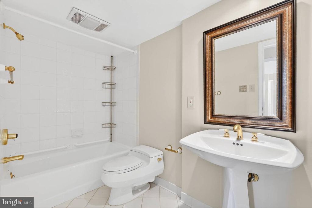 Image 25 of property listing at 7420 WESTLAKE TER #1210, Bethesda, MD 20817