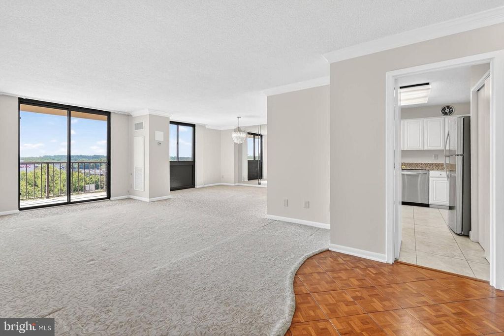Image 3 of property listing at 7420 WESTLAKE TER #1210, Bethesda, MD 20817