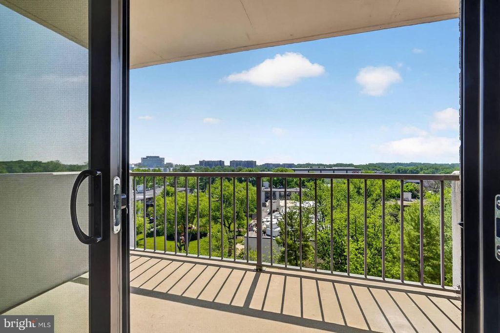 Image 30 of property listing at 7420 WESTLAKE TER #1210, Bethesda, MD 20817