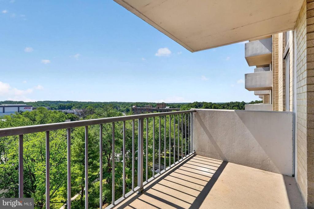 Image 31 of property listing at 7420 WESTLAKE TER #1210, Bethesda, MD 20817