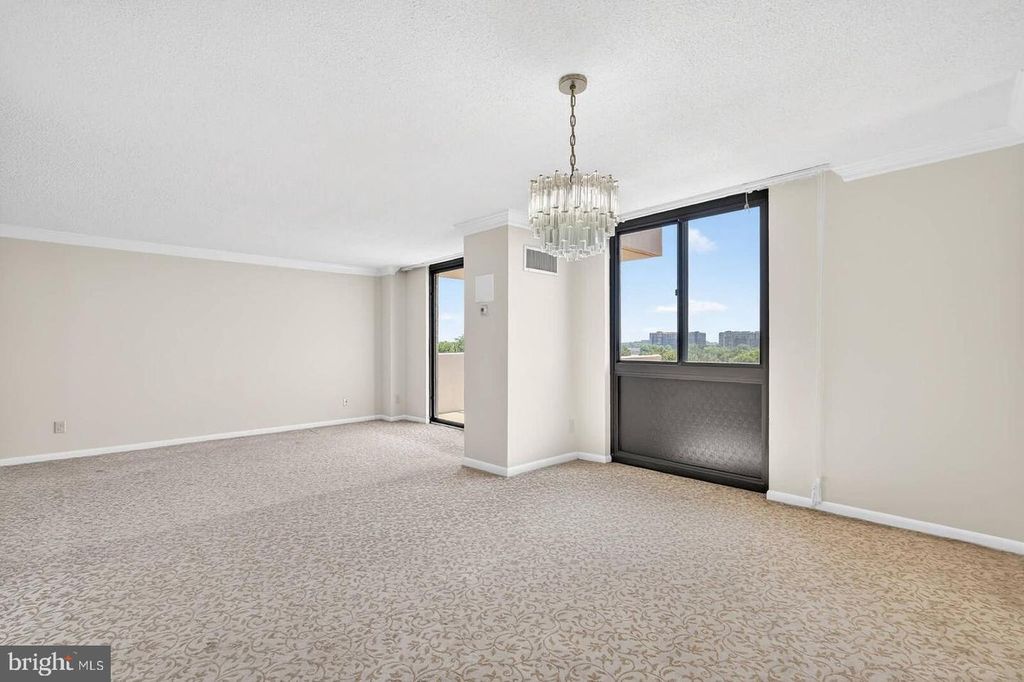 Image 6 of property listing at 7420 WESTLAKE TER #1210, Bethesda, MD 20817