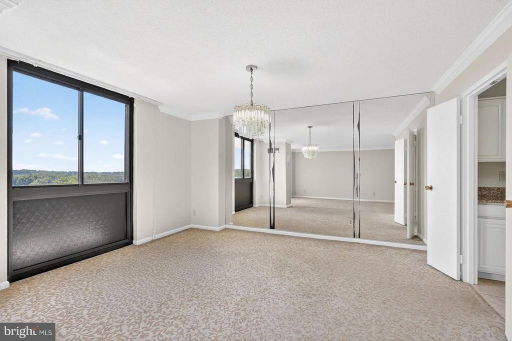 Image 7 of property listing at 7420 WESTLAKE TER #1210, Bethesda, MD 20817