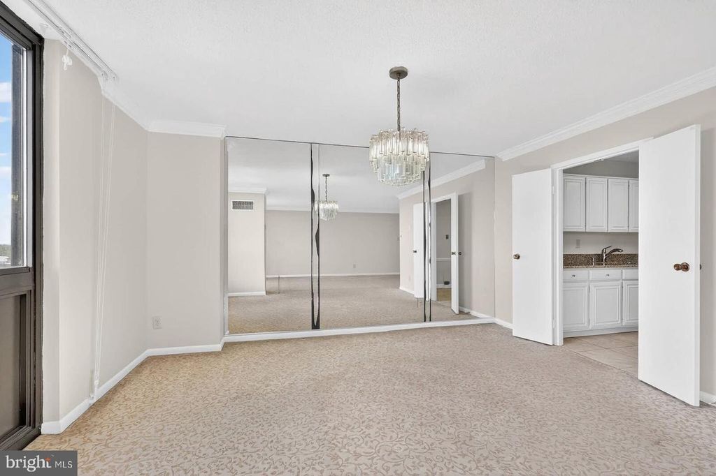 Image 8 of property listing at 7420 WESTLAKE TER #1210, Bethesda, MD 20817
