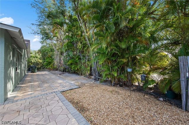 11671 Pine Hammock CIR, Fort Myers, FL 33919