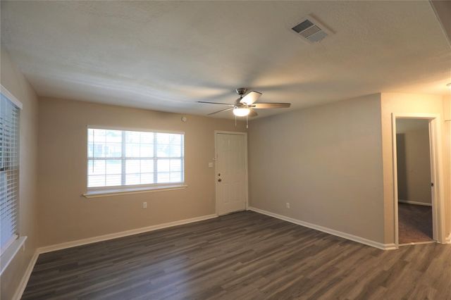 8529 Oak Haven Lane, Dallas, TX 75217