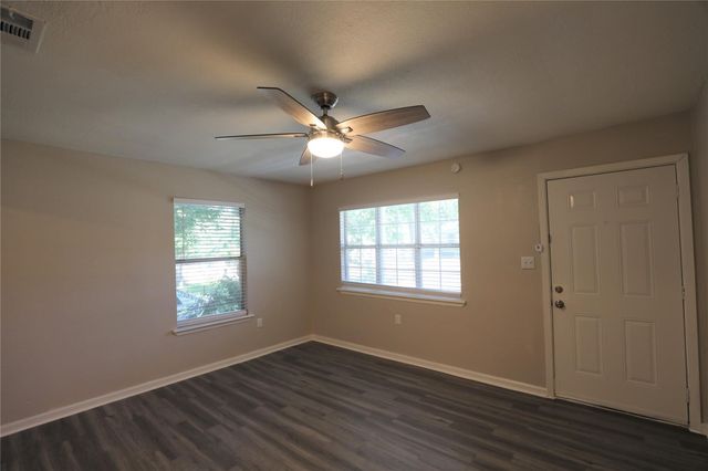 8529 Oak Haven Lane, Dallas, TX 75217
