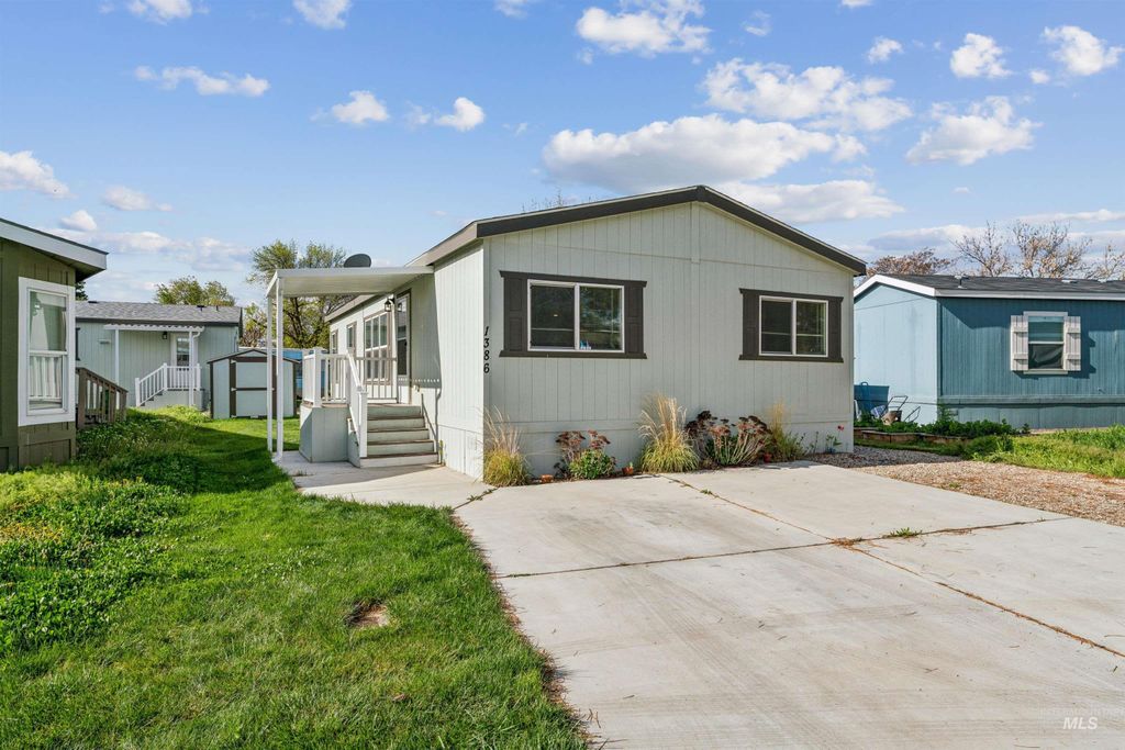 1386 N Arrow Ln, Boise, ID 83704 photo 2
