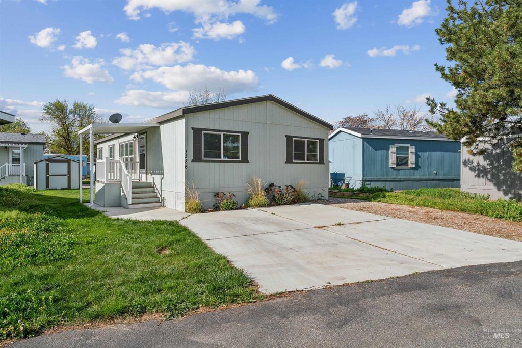 1386 N Arrow Ln, Boise, ID 83704 photo 3