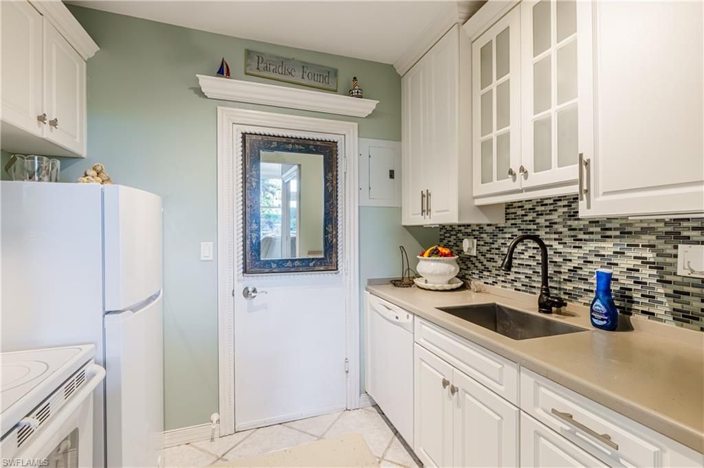 240 Seaview CT 105, MARCO ISLAND, FL 34145 — photo 4
