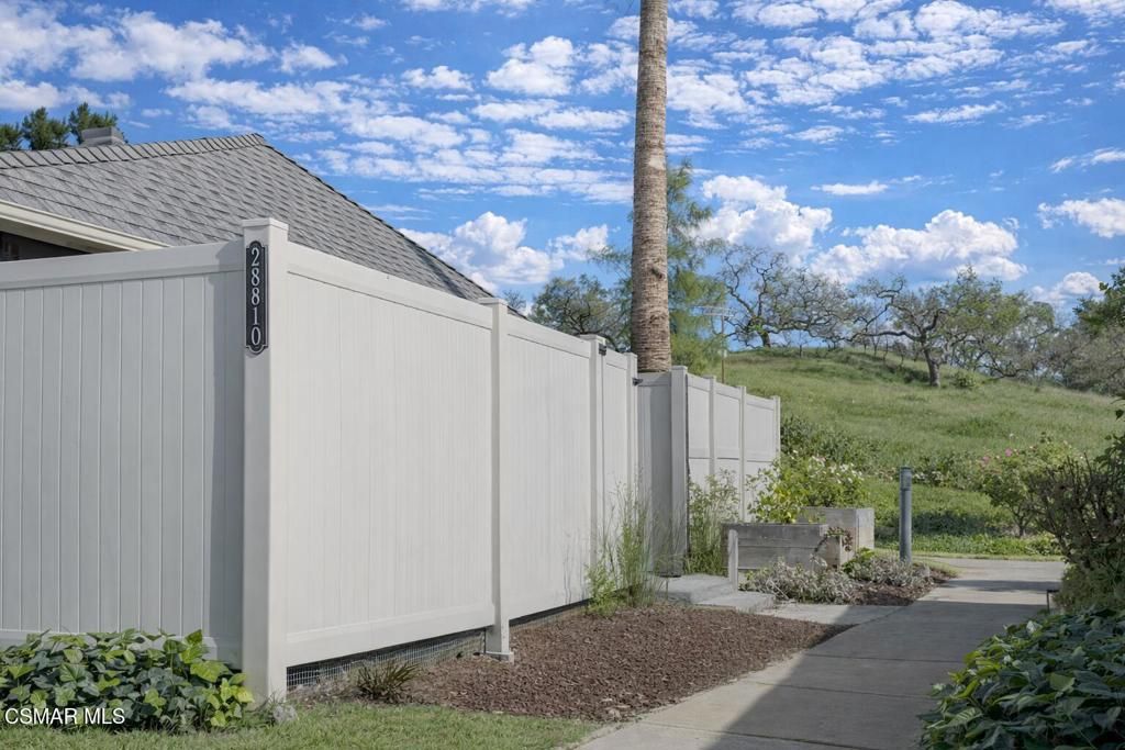 Image 17 of property listing at 28810 Conejo View Drive, Agoura Hills, CA 91301