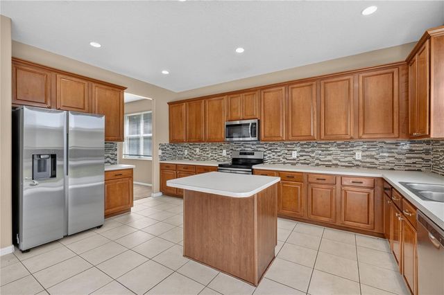 223 LARGOVISTA DR., Oakland, FL 34787