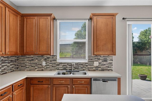 223 LARGOVISTA DR., Oakland, FL 34787