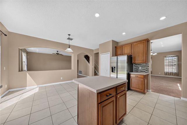223 LARGOVISTA DR., Oakland, FL 34787