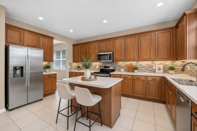 223 LARGOVISTA DR., Oakland, FL 34787