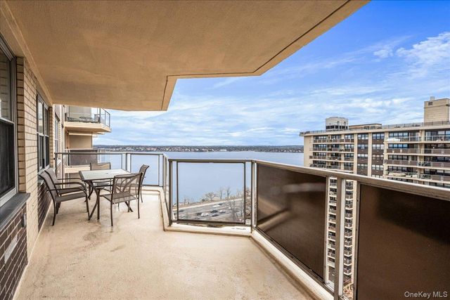 17-85 215th Street 16H, Bayside, NY 11360