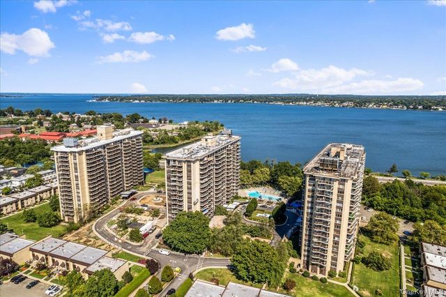 17-85 215th Street 16H, Bayside, NY 11360