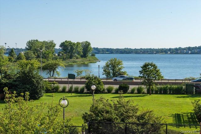 17-85 215th Street 16H, Bayside, NY 11360