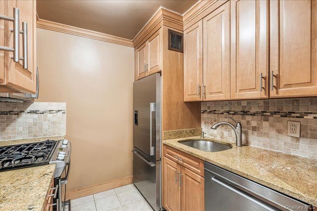 17-85 215th Street 16H, Bayside, NY 11360