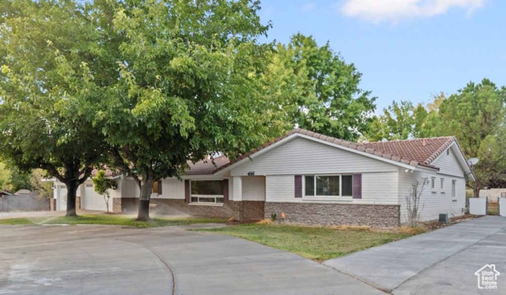 416 DAMASCUS DR, Bloomington, UT 84790