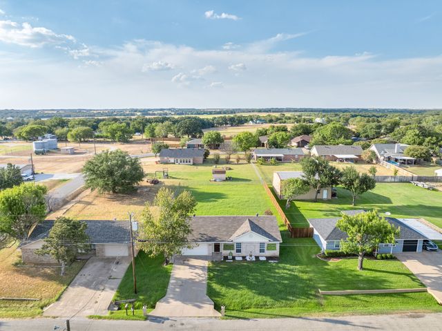 3904 Country Meadows Road, Granbury, TX 76049