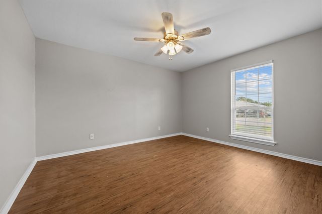 3904 Country Meadows Road, Granbury, TX 76049