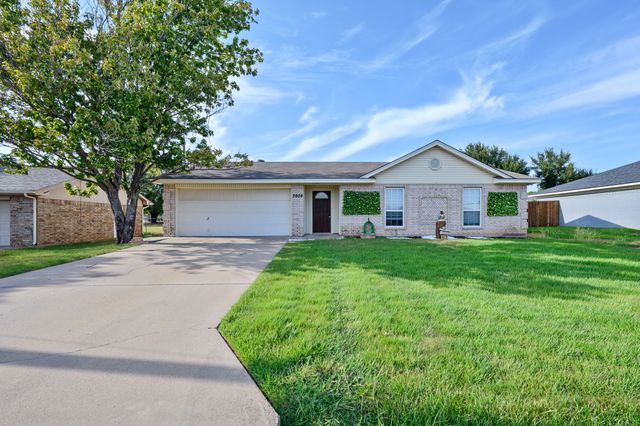 3904 Country Meadows Road, Granbury, TX 76049