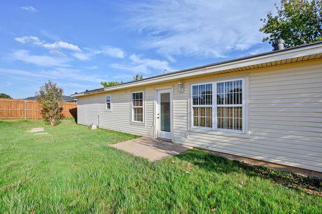3904 Country Meadows Road, Granbury, TX 76049