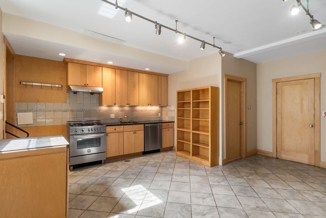 23 Cumberland St, Boston, MA 02115
