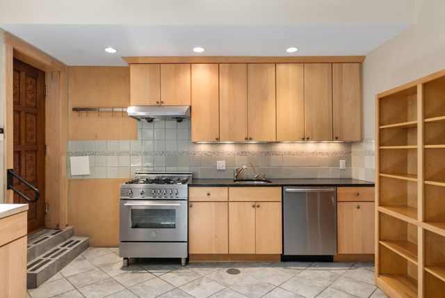23 Cumberland St, Boston, MA 02115