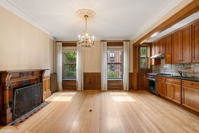 23 Cumberland St, Boston, MA 02115