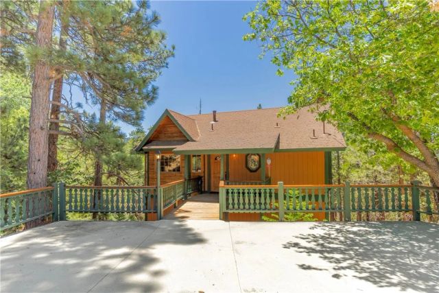 696 Menlo Drive, Big Bear Lake, CA 92315