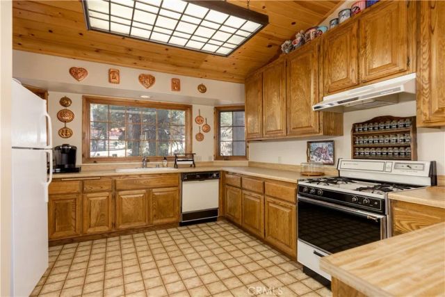 696 Menlo Drive, Big Bear Lake, CA 92315