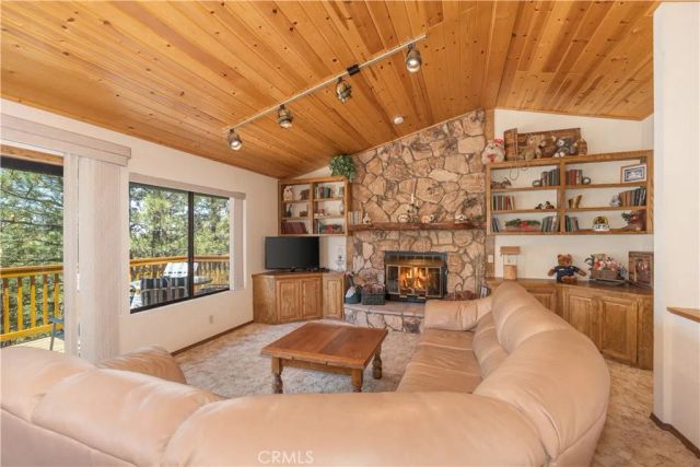 696 Menlo Drive, Big Bear Lake, CA 92315