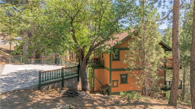 696 Menlo Drive, Big Bear Lake, CA 92315