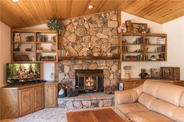 696 Menlo Drive, Big Bear Lake, CA 92315