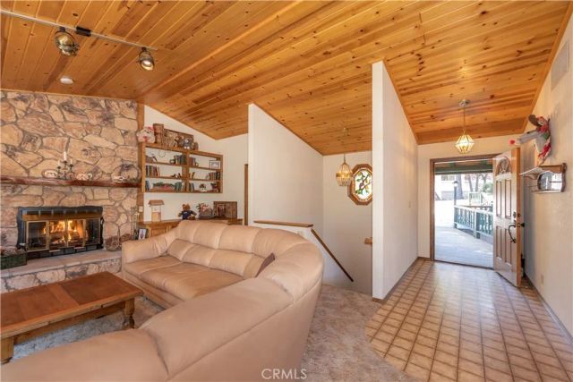 696 Menlo Drive, Big Bear Lake, CA 92315