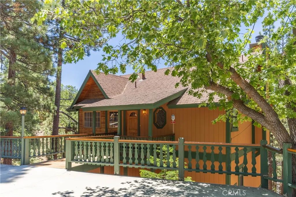 696 Menlo Drive, Big Bear Lake, CA 92315