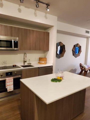 201 SW 17th Road 704, Miami, FL 33129