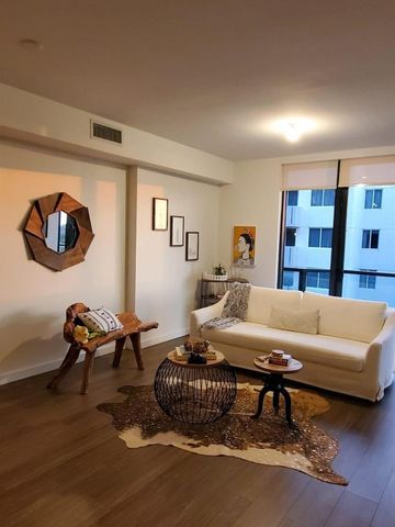 201 SW 17th Road 704, Miami, FL 33129