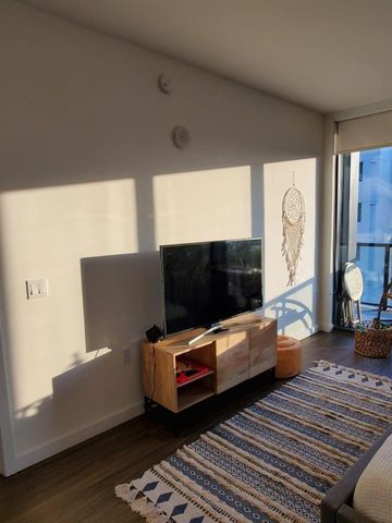 201 SW 17th Road 704, Miami, FL 33129