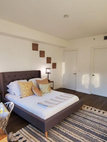 201 SW 17th Road 704, Miami, FL 33129