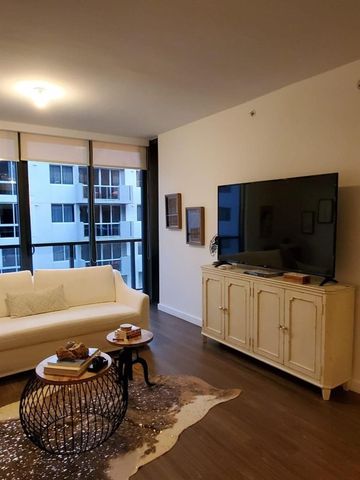 201 SW 17th Road 704, Miami, FL 33129