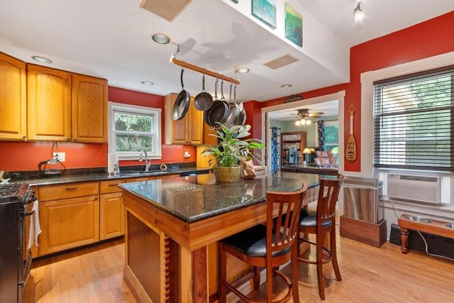 192 Wentworth Ave, Lowell, MA 01852