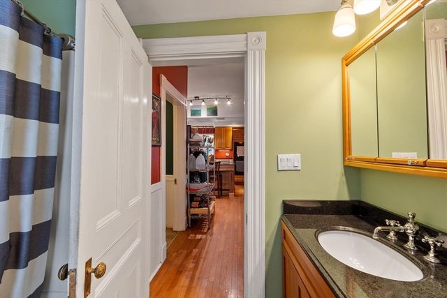 192 Wentworth Ave, Lowell, MA 01852