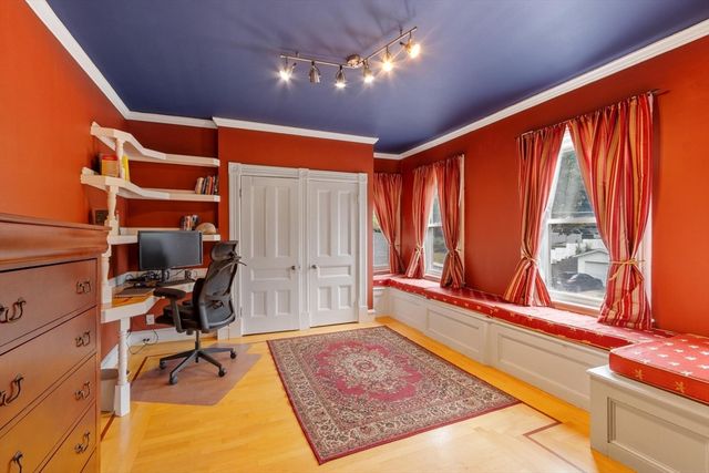 192 Wentworth Ave, Lowell, MA 01852