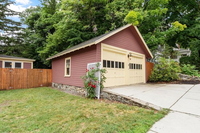 192 Wentworth Ave, Lowell, MA 01852